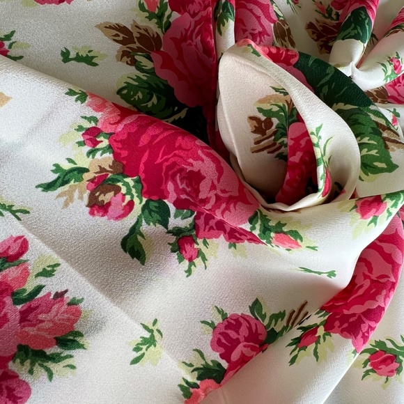 Yves Saint Laurent Vintage Silk Scarf Floral Print, Hand-Rolled Edges Japan - Picture 4 of 10